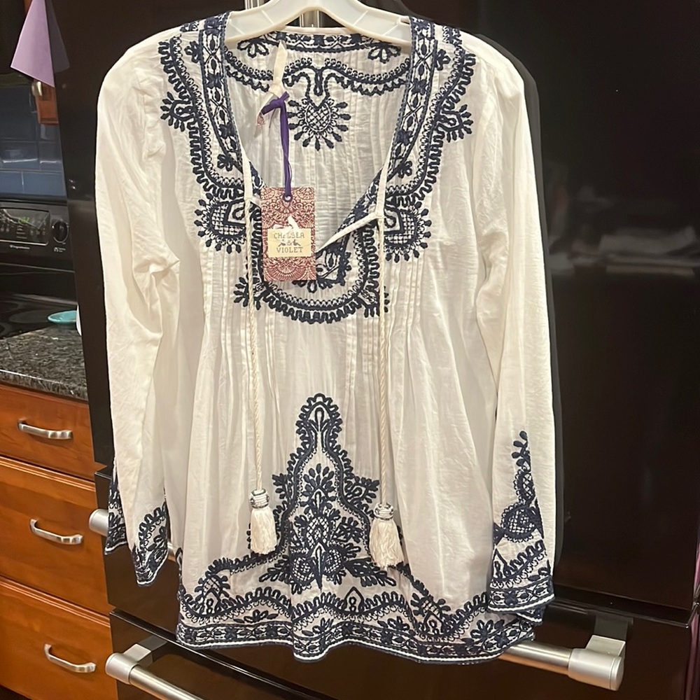 NWT $98 Chelsea & Violet Embroidered Top